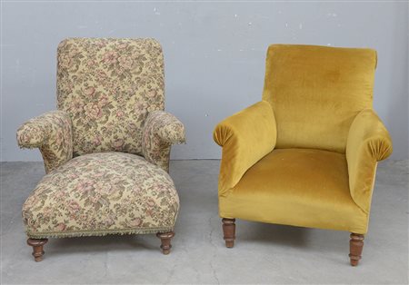 Lotto composto da due poltrone da riposo con gambe anteriori tornite e...