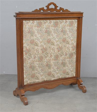 Parafuoco con struttura in noce e pannello scorrevole in tessuto operato,...