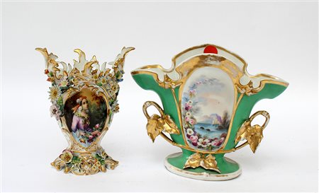 Manifattura francese del secolo XIX, lotto di due vasi portafiori in...