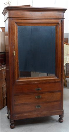 Armadio lombardo in noce ad angoli smussati, tre cassetti di cui uno finto,...