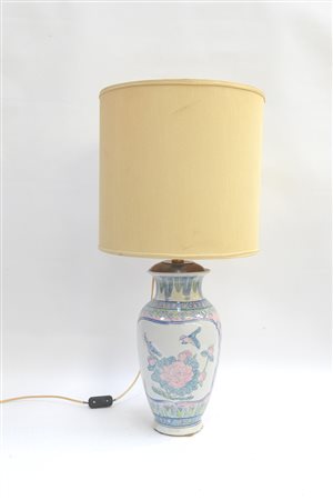 Vaso in ceramica decorato in policromia a motivi naturalistici montato a luce...