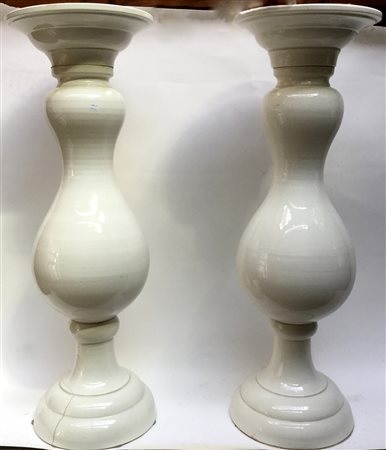 Coppia di colonne portavasi a balaustro in ceramica (h cm 75) (difetti e...