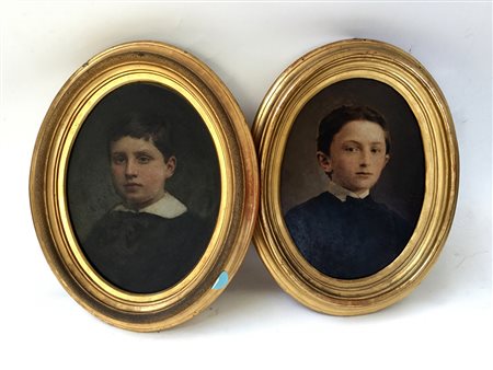 Lotto composto da due cornici ovali del secolo XIX contenenti una...