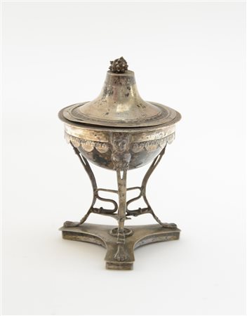 Zuccheriera in argento con erme e base tripode. Punzoni Lombardo Veneto...