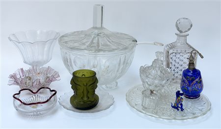 Cartone contenente alcuni oggetti in vetro e cristallo (difetti)