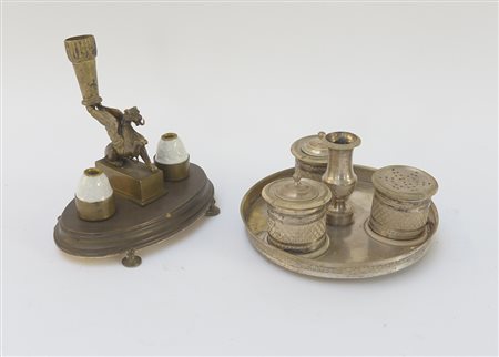 Lotto composto da due calamai in metallo e metallo argentato (difetti)