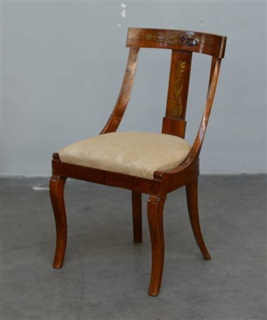 Sedia a gondola in noce decorata con intarsi in ottone. Secolo XIX (difetti e...