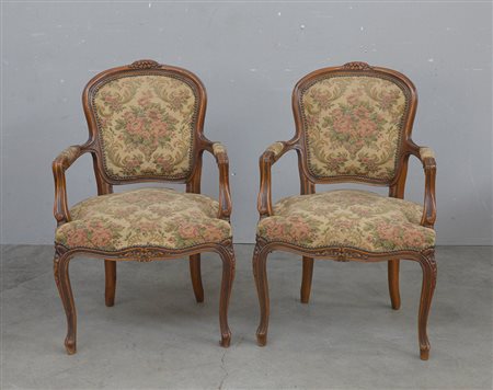 Coppia di poltroncine con sedute e dorsali rivestite in tessuto operato...