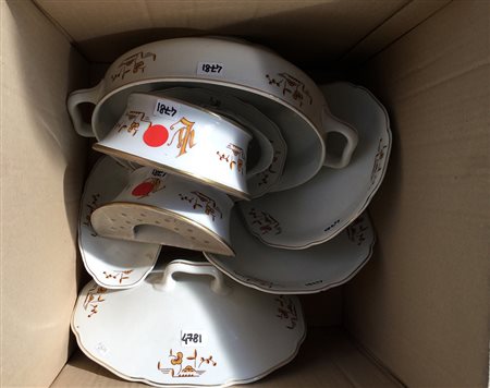 Manifattura di Ginori, lotto composto da una zuppiera con coperchio, una...