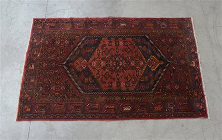 Tappeto Hamadan, Persia sec. XX Disegno a medaglione su fondo blu notte (cm...