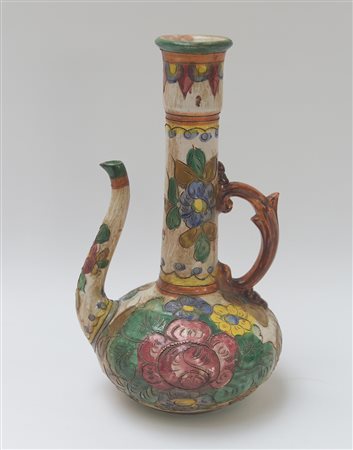 Manifattura del centro Italia, versatoio in ceramica policroma con decoro a...