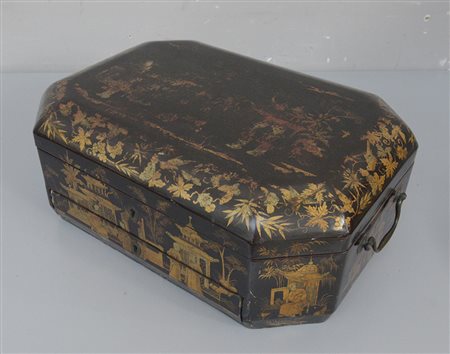 Scatola portagioie laccata e dorata, coperchio apribile e cassettino nella...