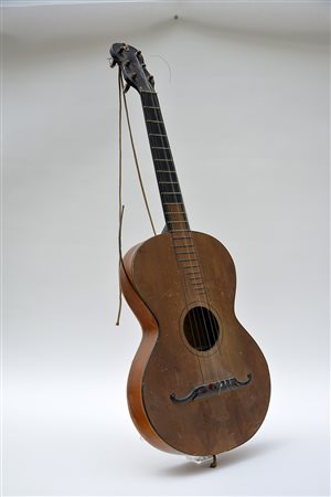 Chitarra di manifattura torinese, seconda metà del XIX secolo (gravi difetti)