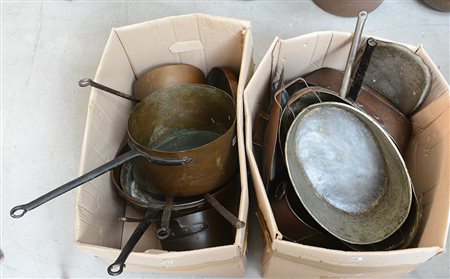 Lotto di due cartoni contenenti numerose pignatte in rame (difetti)