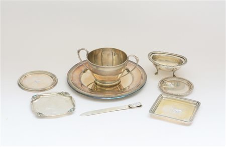 Lotto di argenti composto da una zuccheriera con punzoni di Birmingham, un...