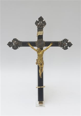 Arte del secolo XIX "Cristo crocifisso" scultura in bronzo dorato con cornice...