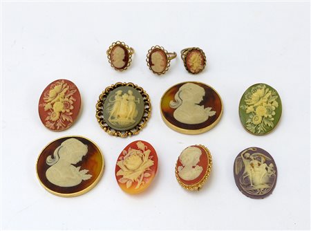 Lotto di undici cammei di varie forme, colori, materieli e fantasie...