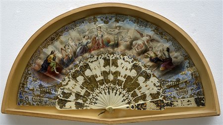 Ventaglio con pagina in carta decorato con figure allegoriche, contenuto in...