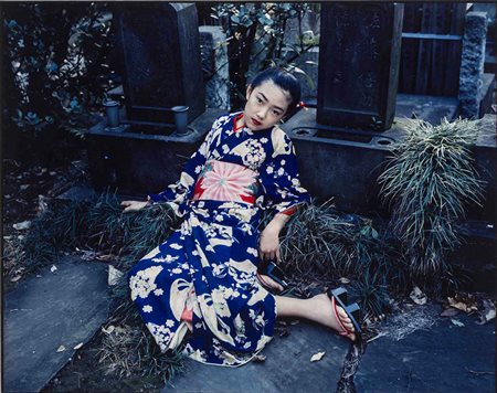 NOBUYOSHI ARAKI (1940) Senza titolo Cibachrome print 35,5 x 43,2 cm Firma al...