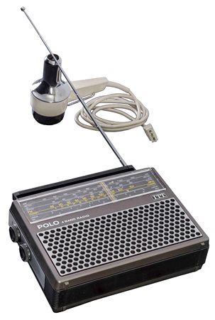 IVANO SOSSELLA (1952) Ogni radio - ognuno - ha la sua voce 1988 Installazione...