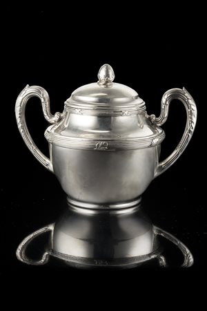 Zuccheriera biansata in argento con corpo a balaustro liscio decorata da...