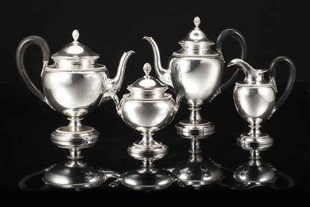 Servizio da tè e caffè in argento composto da caffettiera, teiera, lattiera e...