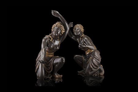 * Due sculture in legno laccato e dorato raffigurate in ginocchio, in abiti...