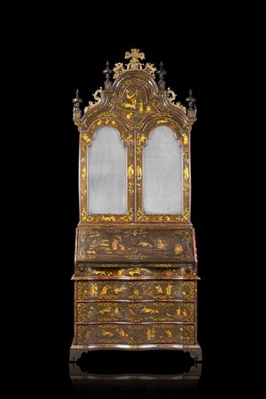 Trumeau laccato a chinoiserie e finta tartaruga. Parte superiore a due ante a...