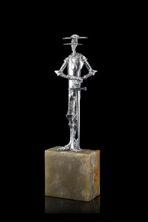Scultura in argento a tutto tondo raffigurante Don Chisciotte (h. cm 20)...