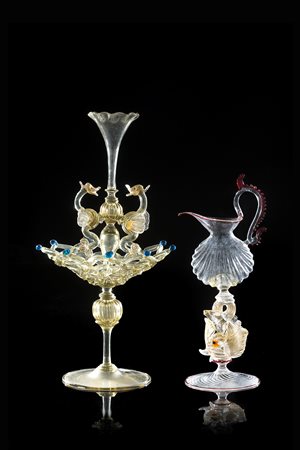 Manifattura di Murano, secolo XIX. Lotto composto da un versatoio in vetro...