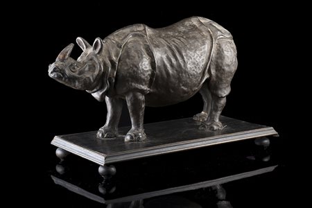 Arte del secolo XIX. Scultura in papier machè raffigurante un rinoceronte, su...