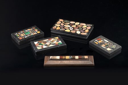 Arte del secolo XIX / XX. Gruppo di cinque presse papier in commessi di...