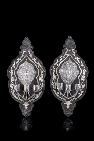 Coppia di appliques di forma mossa in legno ebanizzato e intarsiato in avorio...