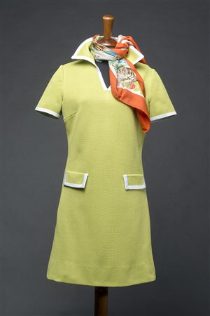 GUCCI e anonimoVestito estivo vintage in maglia verde acido bordato di bianco...