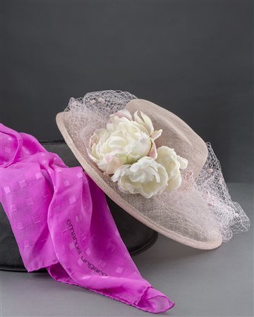 EMANUEL UNGARO e REGGELotto composto da un cappello in sinamay con veletta e...