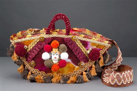 SANTANINFABorsetta a mano in paglia rivestita con tessuto e passamaneria di...