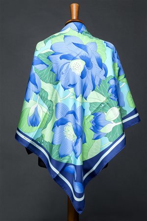 HERMESFoulard in seta "Fleurs de Lotus", Christiane Vauzelles 1976, nei toni...
