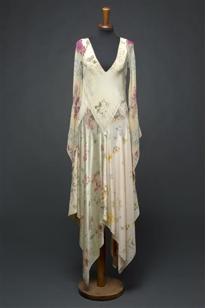 RALPH LAUREN Vestito asimmetrico in voile a fondo beige con disegni floreali...