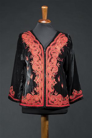 MARIA TERESA MERLO (TORINO)Giacca in velluto nero con chiusura a cerniera,...