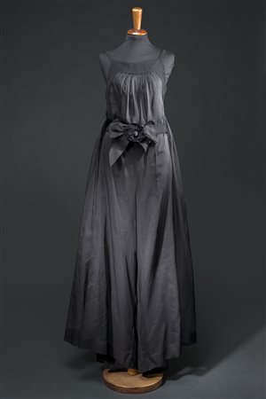 CHANEL Abito lungo con spalline, in chiffon di seta, motivo floreale alla...