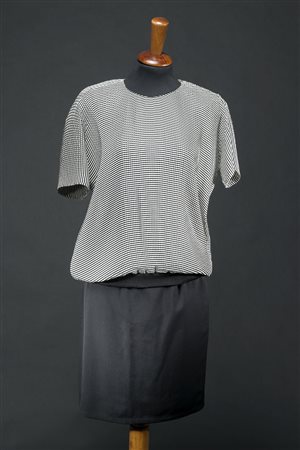 GIORGIO ARMANI Completo composto da maglia in seta bianco/nero plissé soleil...