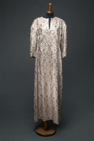 BARILLÀ e anonimoLotto composto da un caftano in tessuto lamé damascato a...