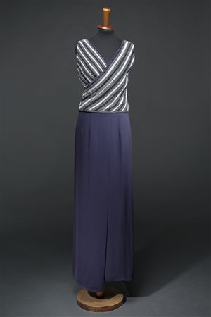 GIORGIO ARMANI Completo composto da gonna lunga con spacco in tinta unita...