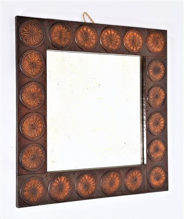 SANTAMRBOGIO E DE BERTI Atrrib. Specchio in rame e vetro, anni 50. -. Cm...