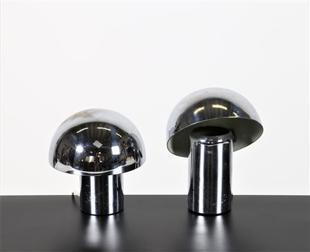 MANIFATTURA ITALIANA Coppia di lampade da comodino in metallo cromato, anni...