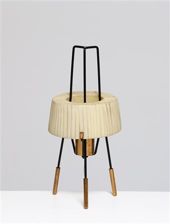 STILNOVO Lampada da tavolo in ottone, metallo laccato e tessuto. anni 50....