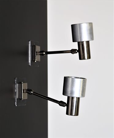 MANIFATTURA ITALIANA Coppia di appliques in metallo cromato e e alluminio. -....