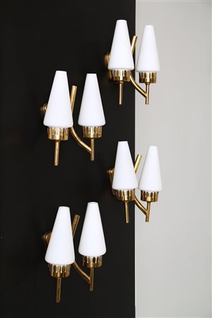 MANIFATTURA ITALIANA Quattro applique in ottone e vetro satinato, anni 50. -....