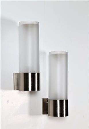 LELLI ANGELO Coppia di appliques in metallo satinato, vetro opalino e metallo...