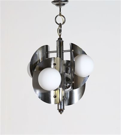 SCIOLARI GAETANO Lampadario quattro luci in metallo cromato, anni 70. -. Cm...